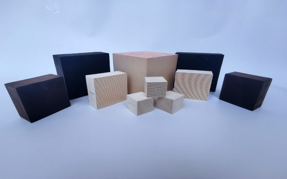 Emissione di scarico rivestita del motore del trasportatore di catalizzatore del favo di Rh del palladio della pinta 300cell 200cell