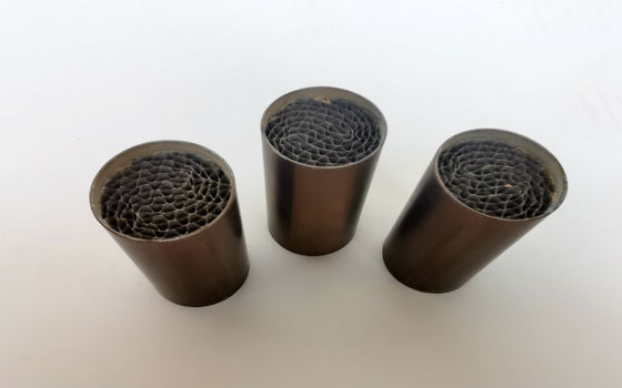100 catalizzatori universali a 2,5 pollici a 3 pollici della marmitta catalitica delle cellule per le emissioni automobilistiche